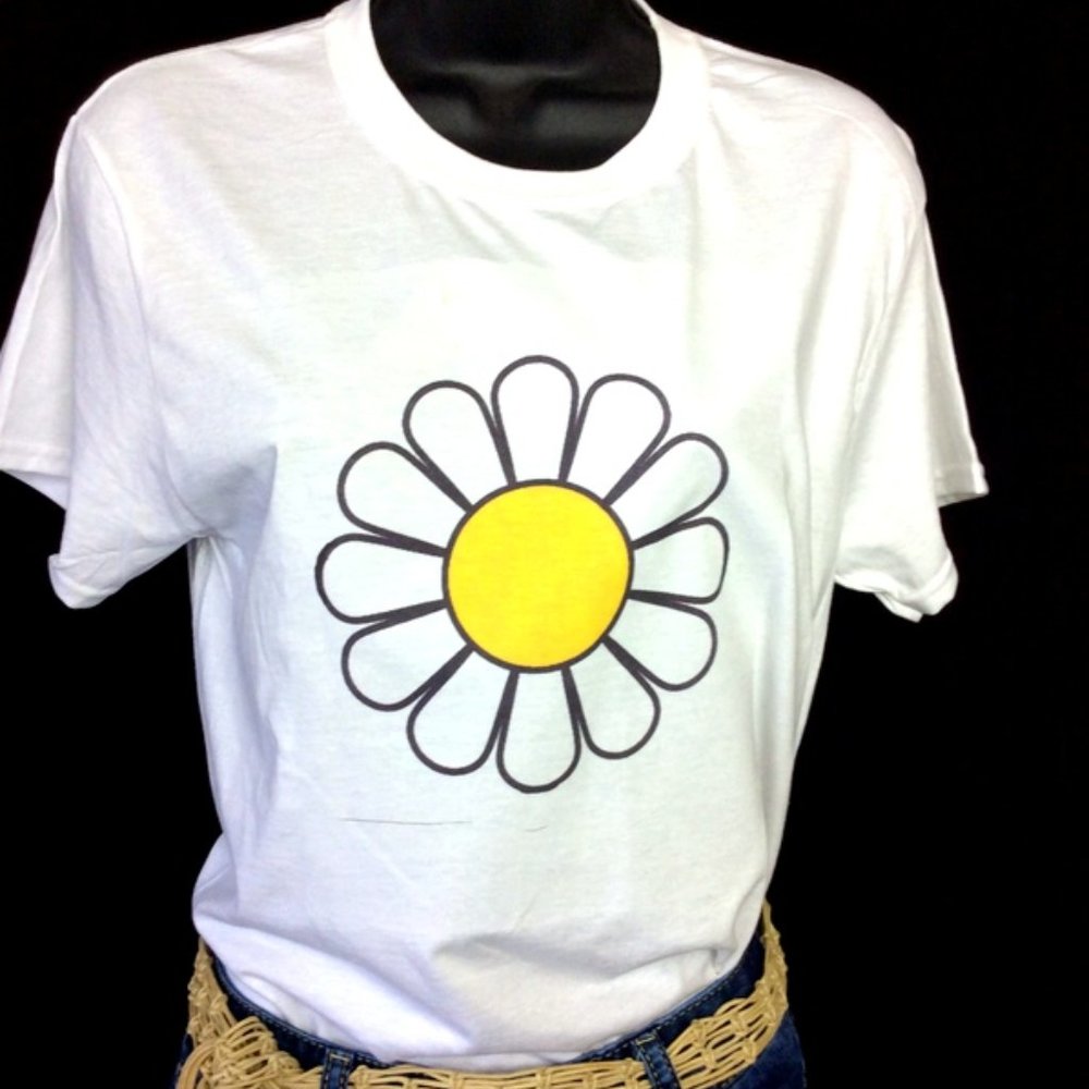 NEW Vintage Inspired Daisy Print T-Shirt